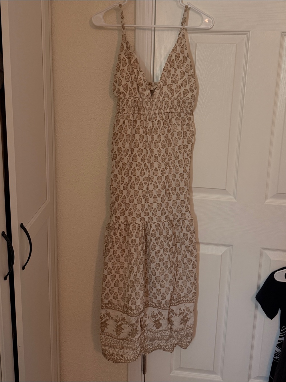 Neutral Printed Midi Sundress with V-Neck and Spaghetti Straps
